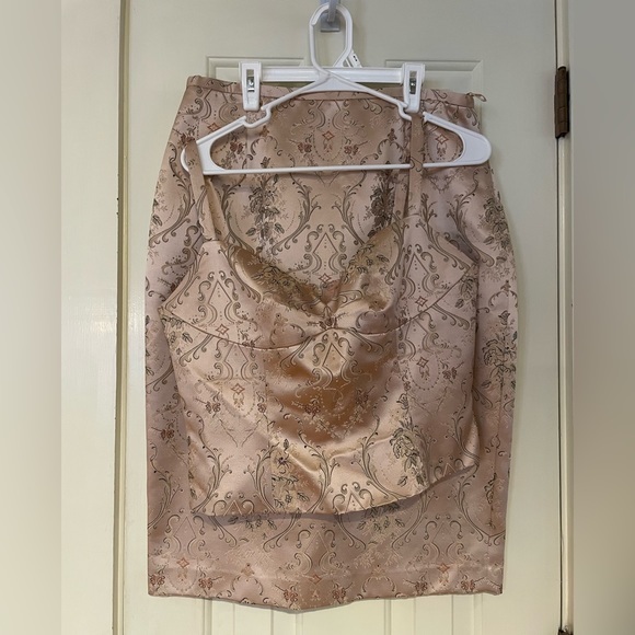 Kay Unger Dresses & Skirts - NWOT Kay Unger 2 Piece Beautiful Floral Top Blouse & Skirt Size 12